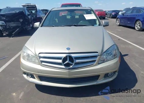 2010 Mercedes-Benz C 300 Luxury/Sport z USA, uszkodzony, nr VIN WDDGF5EB0AA396677
